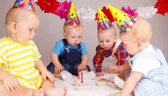 На первый день рождения ребенка не стоит звать много гостей